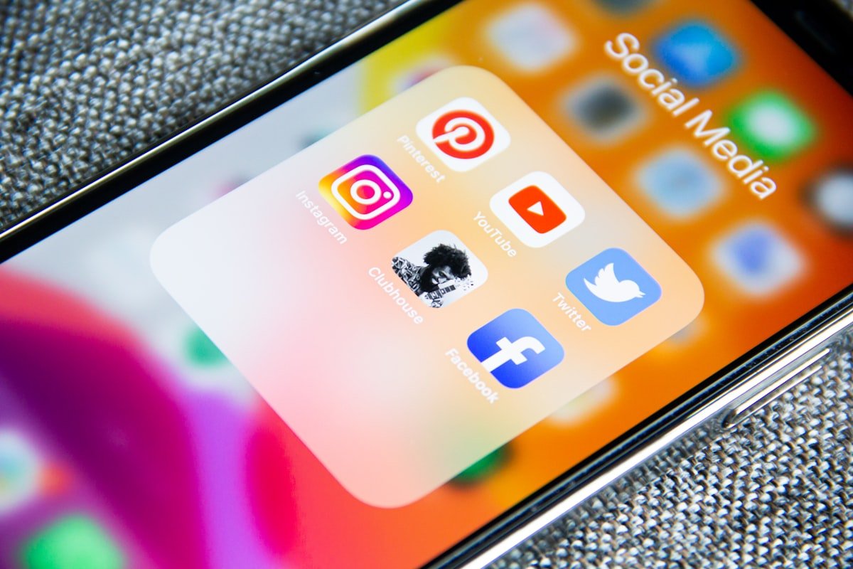 Social Media, Handled